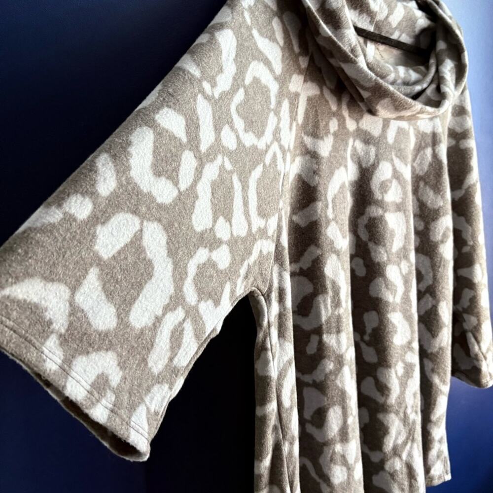 Scarlett Gray and White Cowl Neck Sweater with Flowing Silhouette - Picture 3 of 7